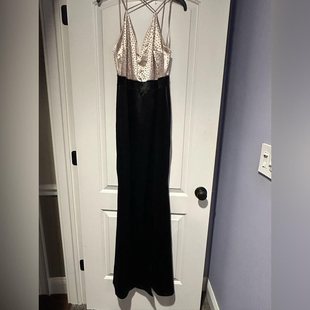 Windsor Lg long black dress with slit
